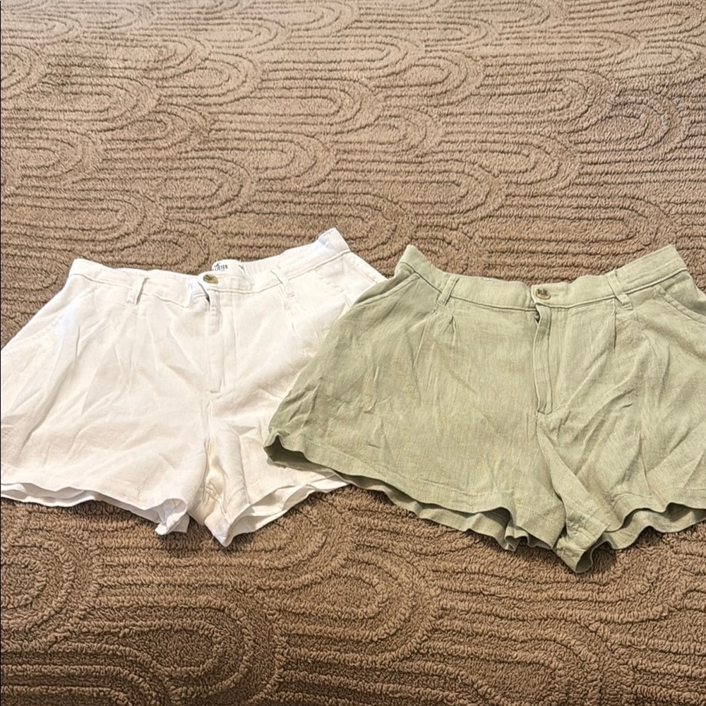 NWT Hollister cotton/linen blend Women's White and Green Casual Shorts 2 Pairs